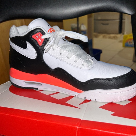 Nike Flight Legacy, Men’s Size 7.5, Black Flash Crimson. - Picture 3 of 4